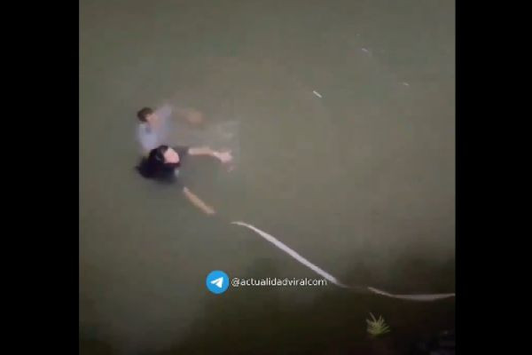 Un Oficial se Arrojo al Rio Para Salvar  a una Mujer.