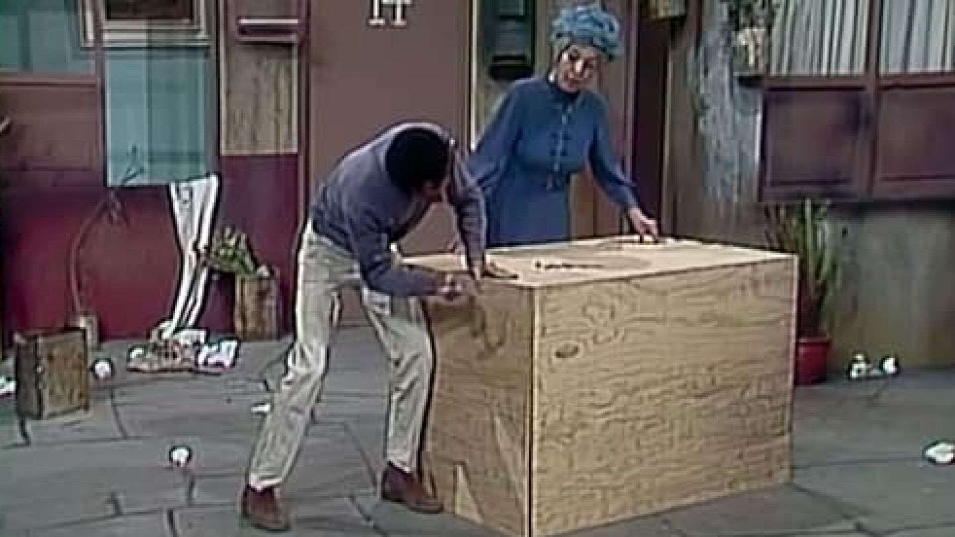 ⁣EL CHAVO DEL OCHO - La Caja De Madera